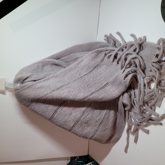 Lauren Conrad Fringe scarf Super Soft Grey Gray Cold Weather - Picture 1 of 8